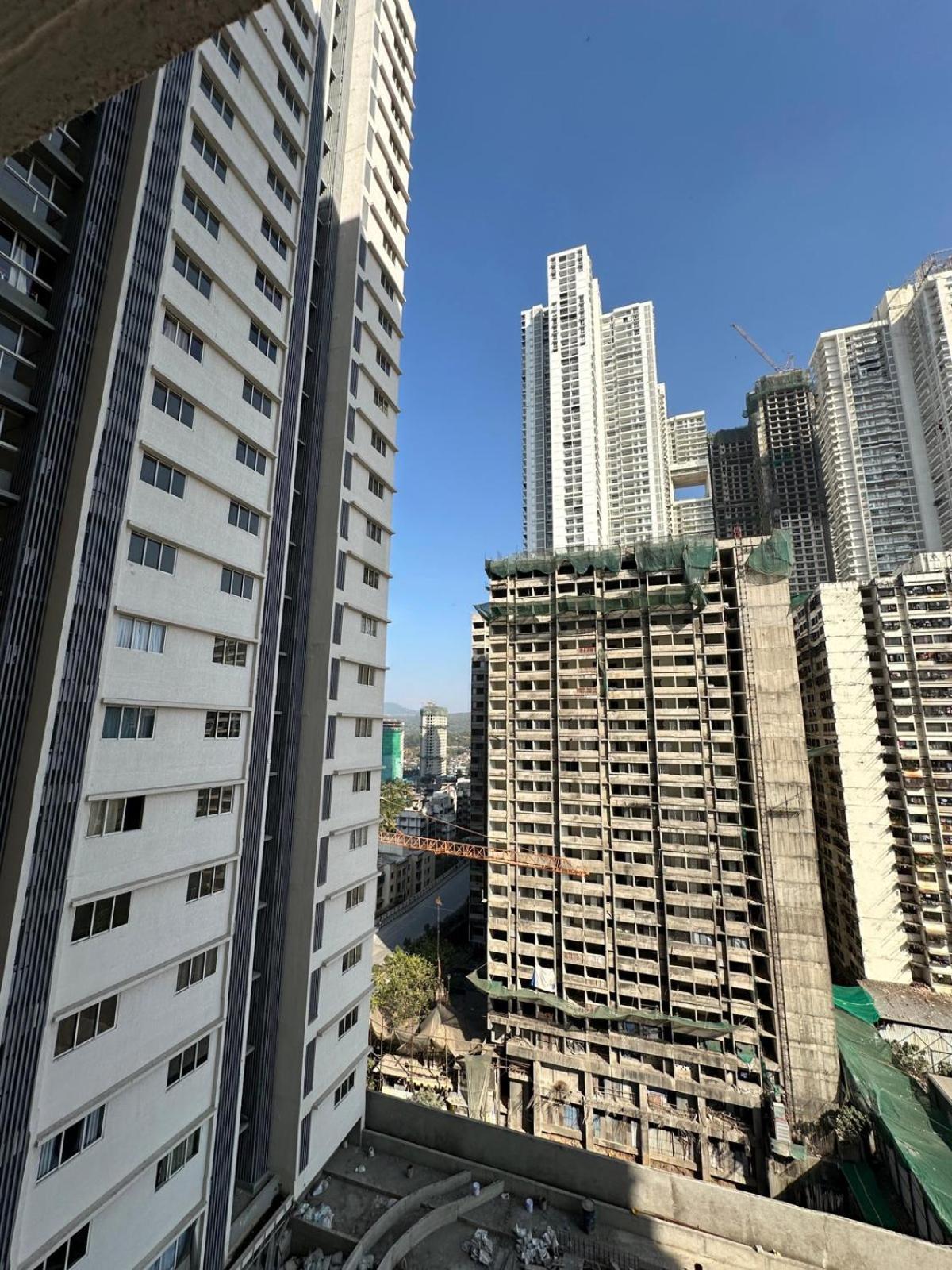 Economical 1bhk On Western Highway Apartament Bombaj