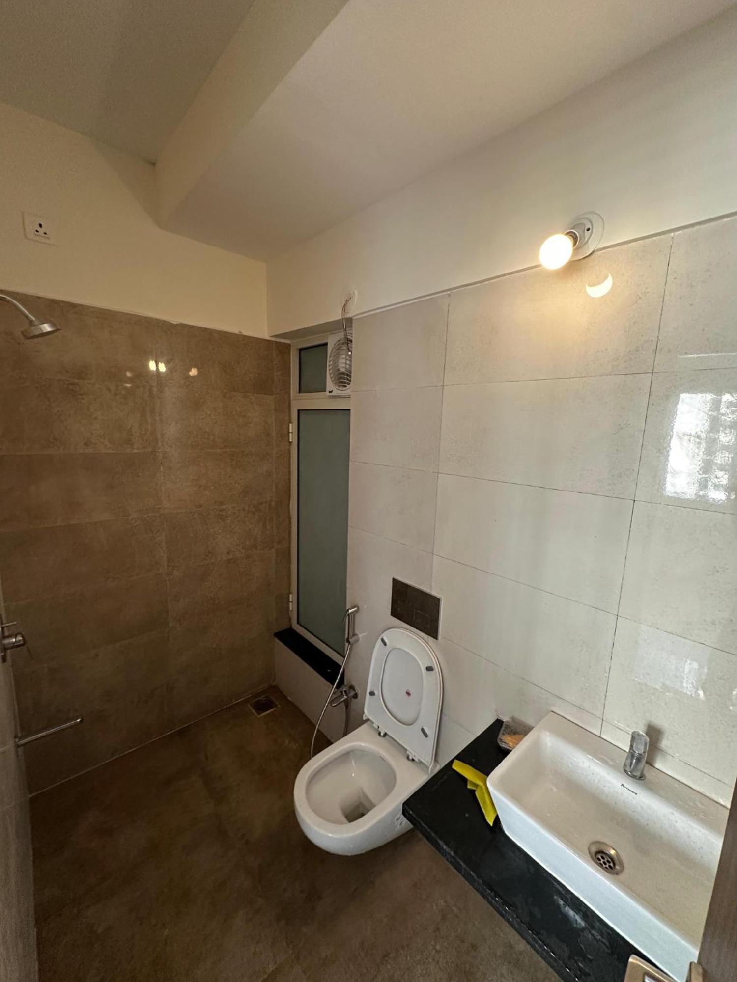 Economical 1bhk On Western Highway Bombaj
